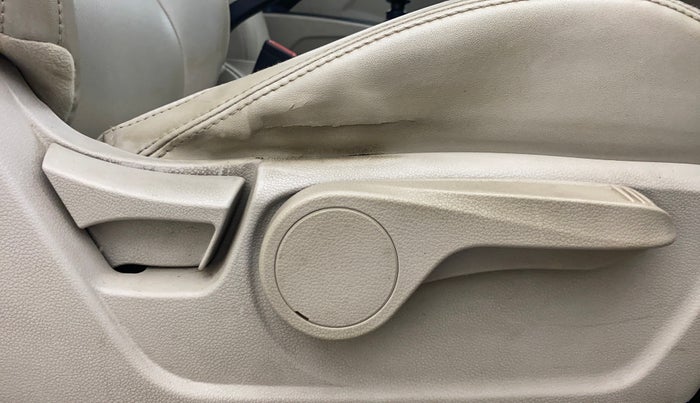 2021 Mahindra XUV300 W8 (O) 1.5 DIESEL, Diesel, Manual, 62,543 km, Driver Side Adjustment Panel