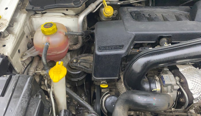 2021 Mahindra XUV300 W8 (O) 1.5 DIESEL, Diesel, Manual, 62,543 km, Engine View - Right