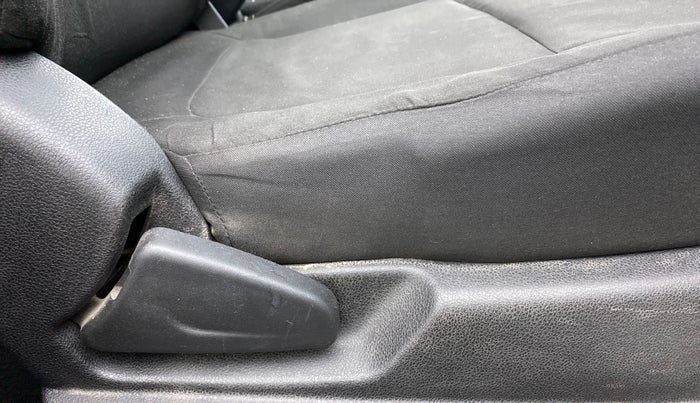 2018 Renault Kwid 1.0 RXT Opt AT, Petrol, Automatic, 73,284 km, Driver Side Adjustment Panel