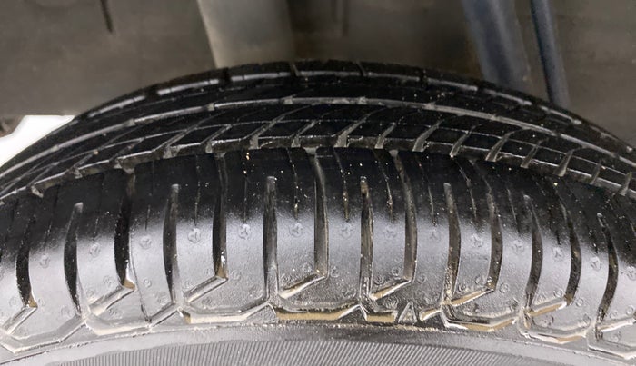 2018 Renault Kwid 1.0 RXT Opt AT, Petrol, Automatic, 73,284 km, Right Rear Tyre Tread