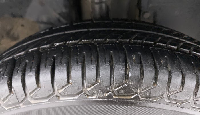 2018 Renault Kwid 1.0 RXT Opt AT, Petrol, Automatic, 73,284 km, Right Front Tyre Tread