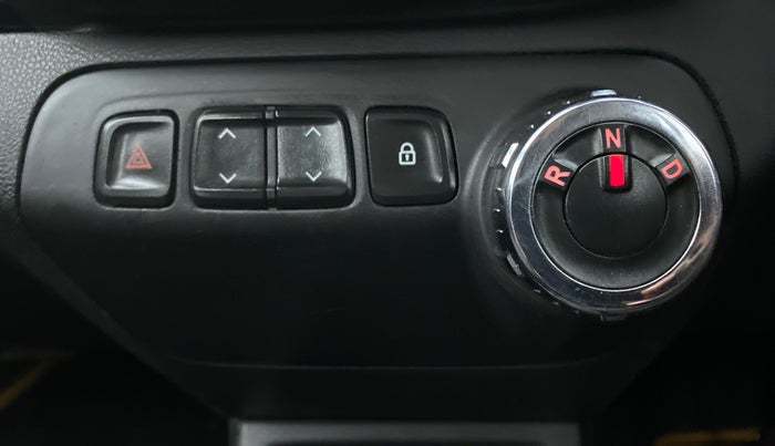 2018 Renault Kwid 1.0 RXT Opt AT, Petrol, Automatic, 73,284 km, Gear Lever