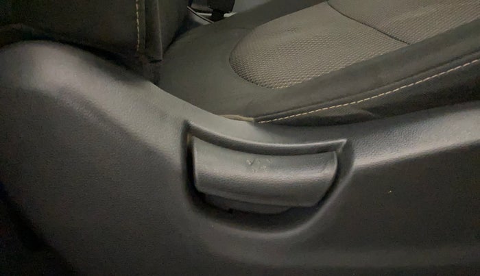 2017 Hyundai Creta E PLUS 1.6 PETROL, Petrol, Manual, 52,817 km, Driver Side Adjustment Panel