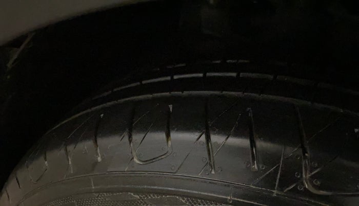 2017 Hyundai Creta E PLUS 1.6 PETROL, Petrol, Manual, 52,817 km, Left Front Tyre Tread