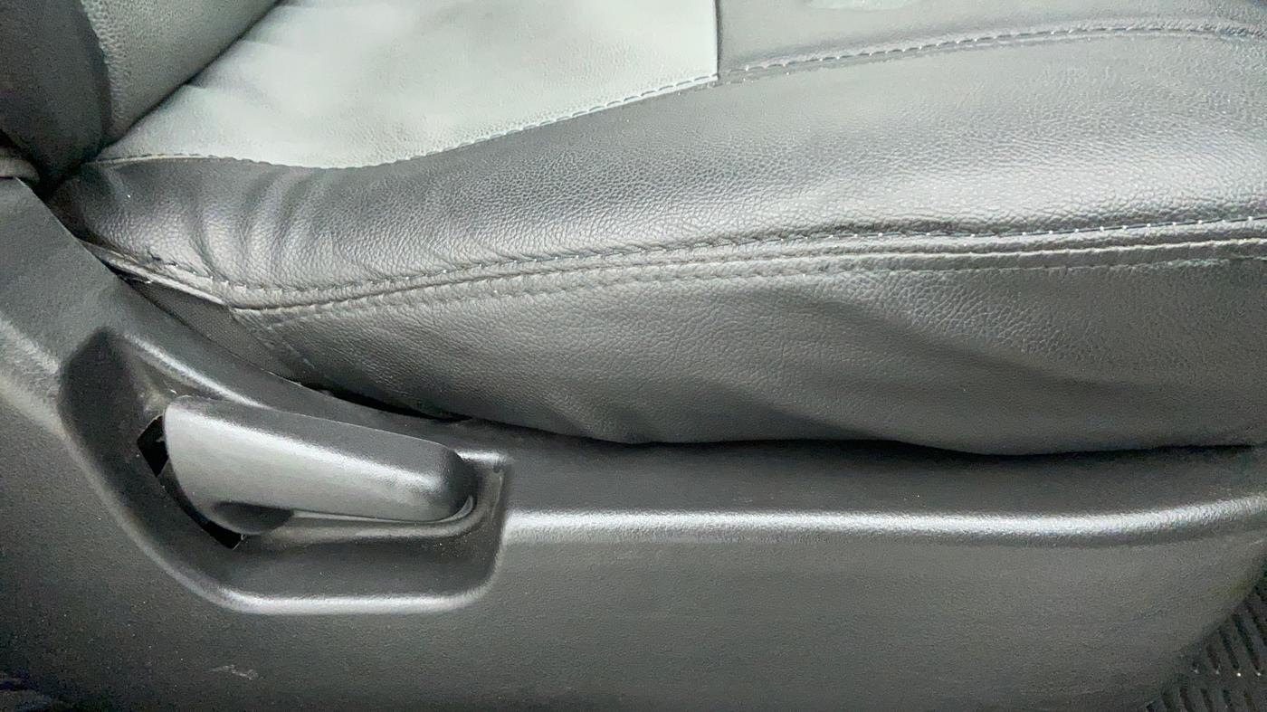 2016 Maruti Wagon R Stingray VXI, Petrol, Manual, 50,757 km, Driver Side Adjustment Panel