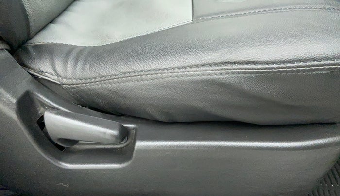 2016 Maruti Wagon R Stingray VXI, Petrol, Manual, 50,757 km, Driver Side Adjustment Panel