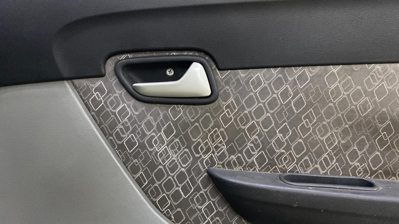 2017 Maruti Alto 800 VXI, Petrol, Manual, 61,848 km, Driver Side Door Panels Control