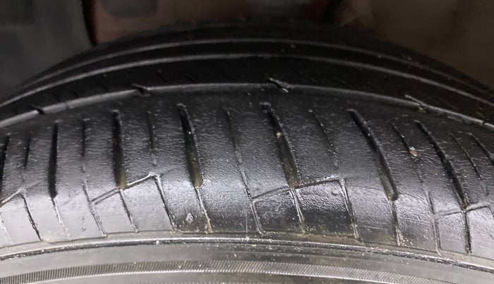 2019 Hyundai Elite i20 ASTA 1.2 (O), Petrol, Manual, 38,450 km, Left Front Tyre Tread