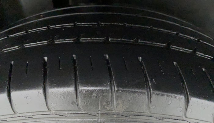 2019 MG HECTOR SHARP DCT PETROL, Petrol, Automatic, 34,434 km, Right Front Tyre Tread