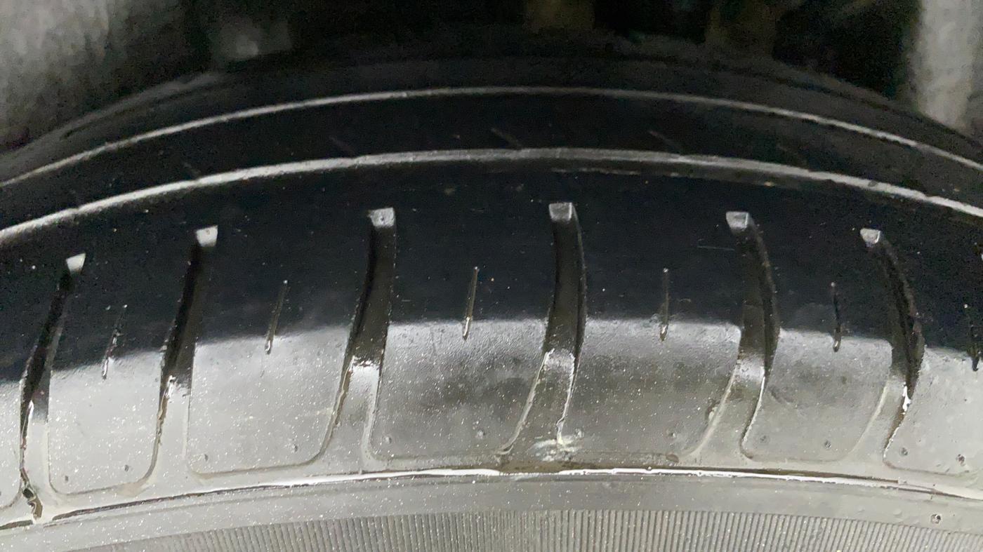 2018 Maruti Swift VXI AMT D, Petrol, Automatic, 70,210 km, Left Rear Tyre Tread