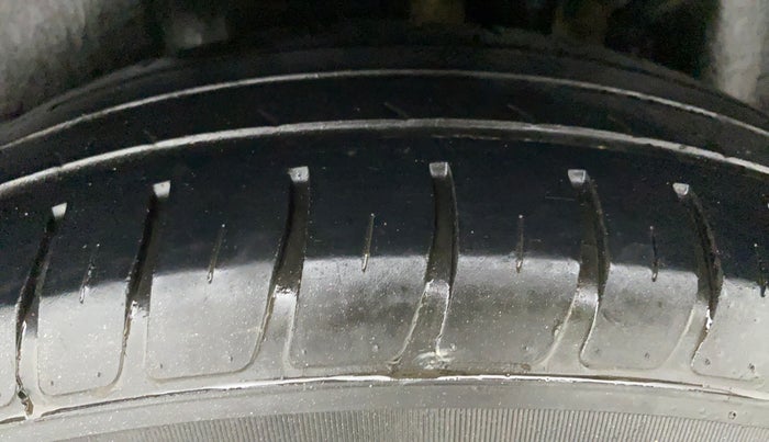 2018 Maruti Swift VXI AMT D, Petrol, Automatic, 70,210 km, Left Rear Tyre Tread