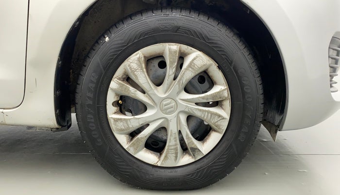 2018 Maruti Swift VXI AMT D, Petrol, Automatic, 70,210 km, Right Front Wheel