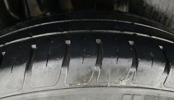 2018 Maruti Swift VXI AMT D, Petrol, Automatic, 70,210 km, Right Rear Tyre Tread