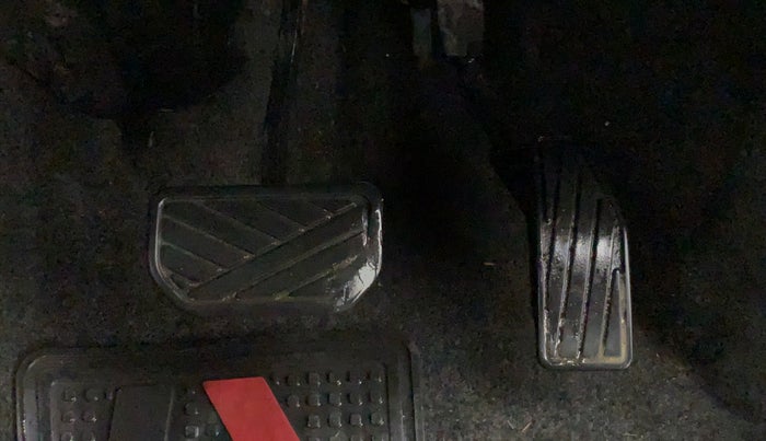 2018 Maruti Swift VXI AMT D, Petrol, Automatic, 70,210 km, Pedals