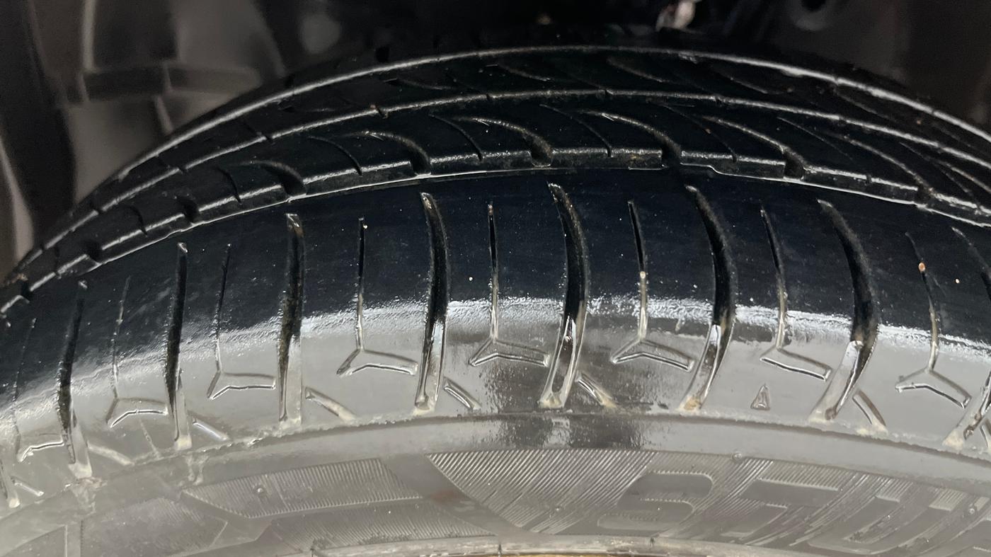 2015 Honda Amaze 1.2L I-VTEC VX AT, Petrol, Automatic, 86,211 km, Left Front Tyre Tread