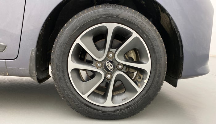 2017 Hyundai Grand i10 SPORTZ (O) 1.2 AT VTVT, Petrol, Automatic, 28,261 km, Right Front Wheel