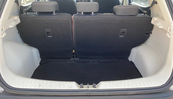 2024 Mahindra XUV 3XO AX5 1.2 L TCMPFI AT, Petrol, Automatic, 41,138 km, Boot Inside