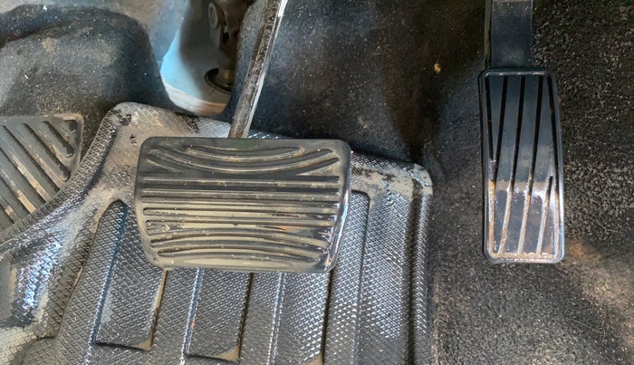 2024 Mahindra XUV 3XO AX5 1.2 L TCMPFI AT, Petrol, Automatic, 41,138 km, Pedals