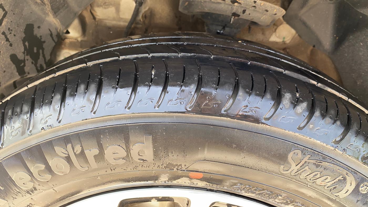 2024 Mahindra XUV 3XO AX5 1.2 L TCMPFI AT, Petrol, Automatic, 41,138 km, Left Front Tyre Tread