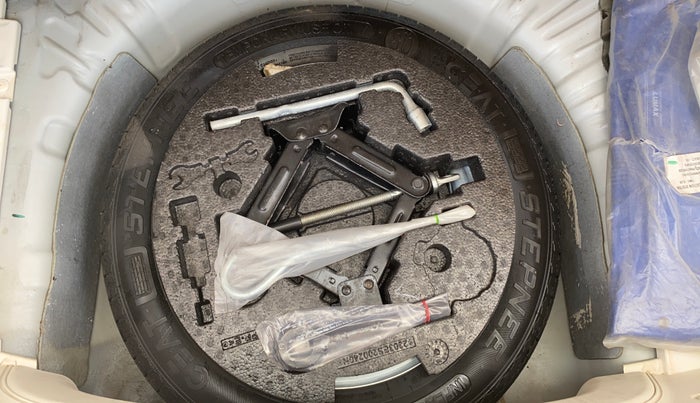 2024 Mahindra XUV 3XO AX5 1.2 L TCMPFI AT, Petrol, Automatic, 41,138 km, Spare Tyre