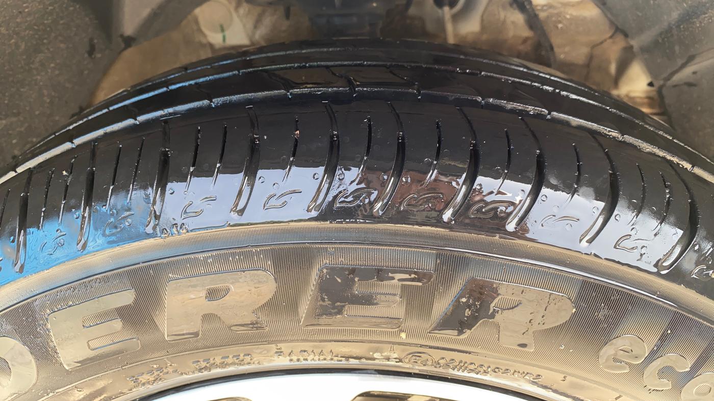 2024 Mahindra XUV 3XO AX5 1.2 L TCMPFI AT, Petrol, Automatic, 41,138 km, Right Front Tyre Tread