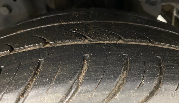 2015 Hyundai Eon MAGNA PLUS, Petrol, Manual, 54,862 km, Left Rear Tyre Tread