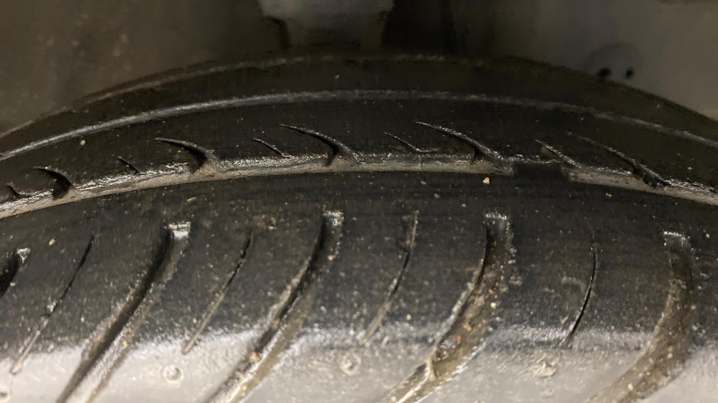 2015 Hyundai Eon MAGNA PLUS, Petrol, Manual, 54,862 km, Right Front Tyre Tread