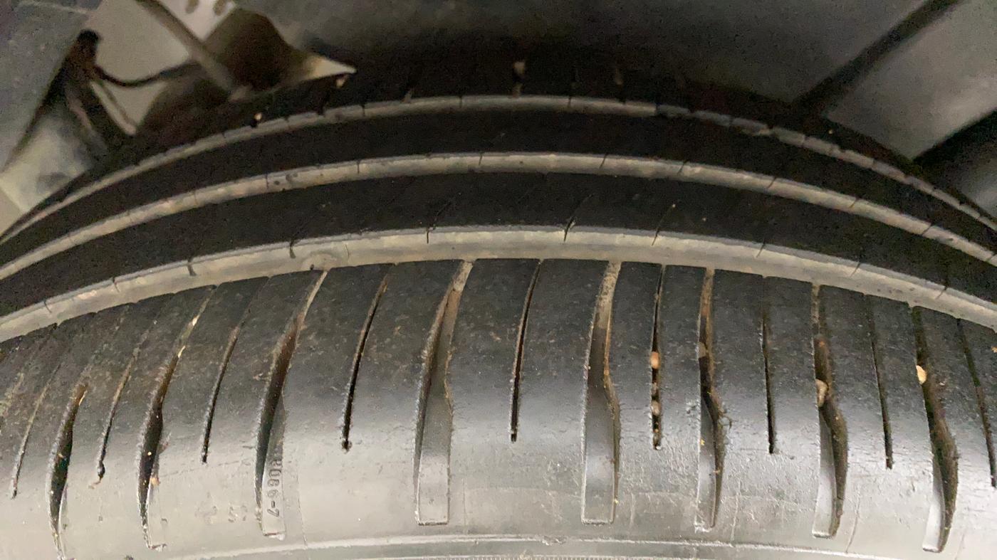 2012 Maruti Swift VXI, Petrol, Manual, 78,249 km, Left Rear Tyre Tread