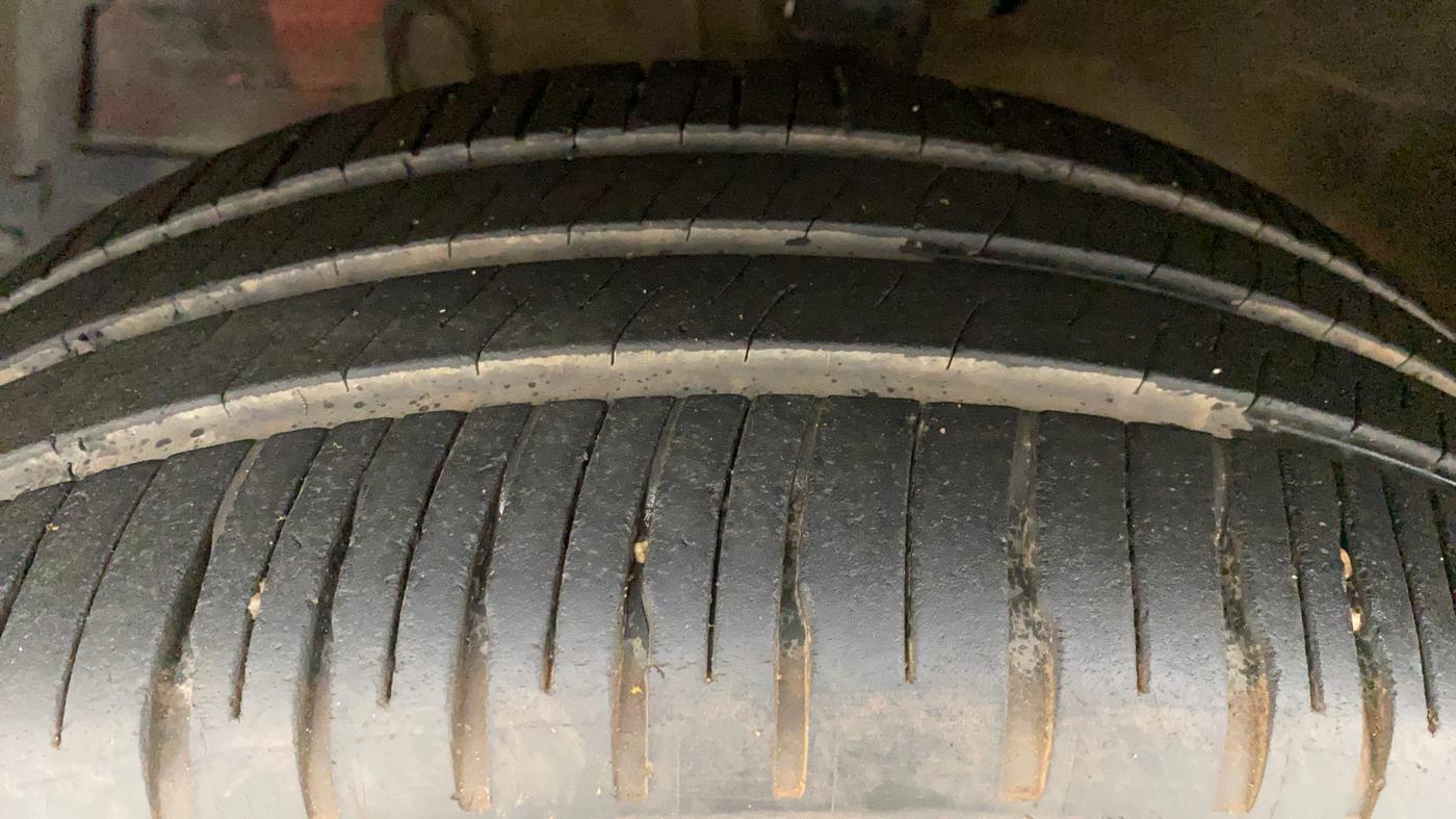 2012 Maruti Swift VXI, Petrol, Manual, 78,249 km, Left Front Tyre Tread