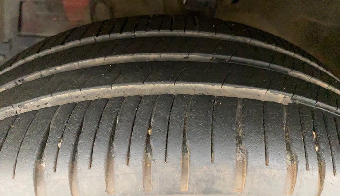 2012 Maruti Swift VXI, Petrol, Manual, 78,249 km, Left Front Tyre Tread