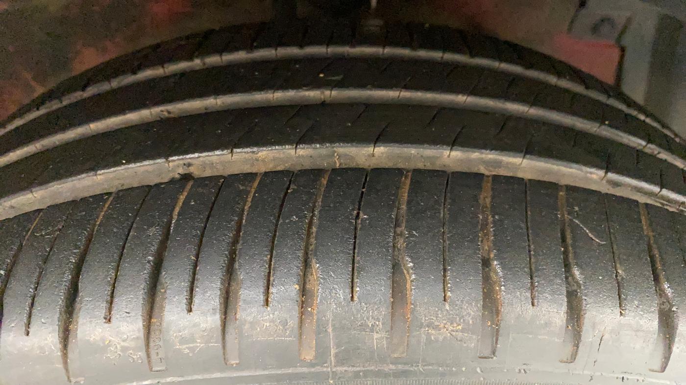 2012 Maruti Swift VXI, Petrol, Manual, 78,249 km, Right Front Tyre Tread