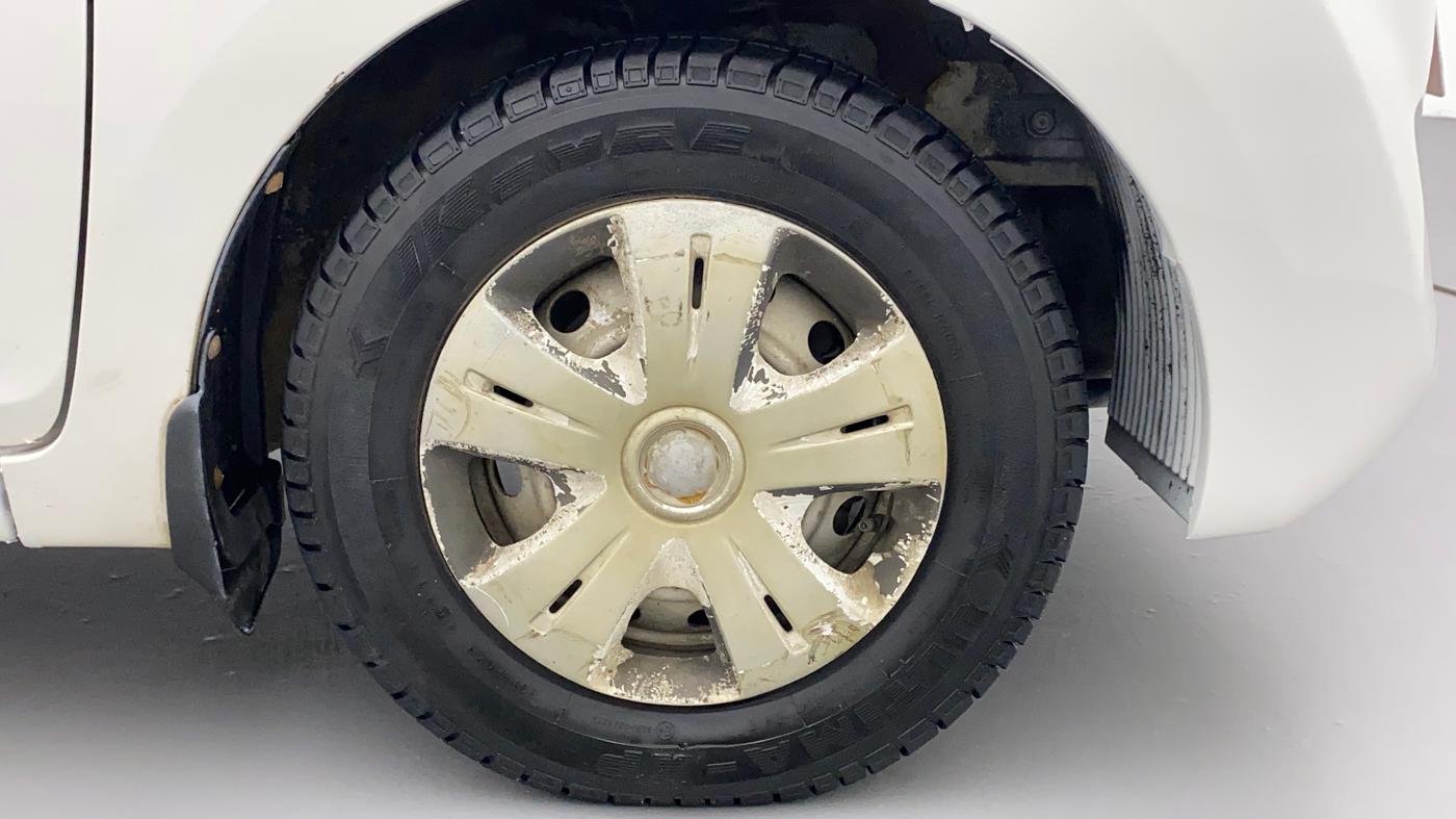 2013 Hyundai Eon ERA +, Petrol, Manual, 1,01,552 km, Right Front Wheel