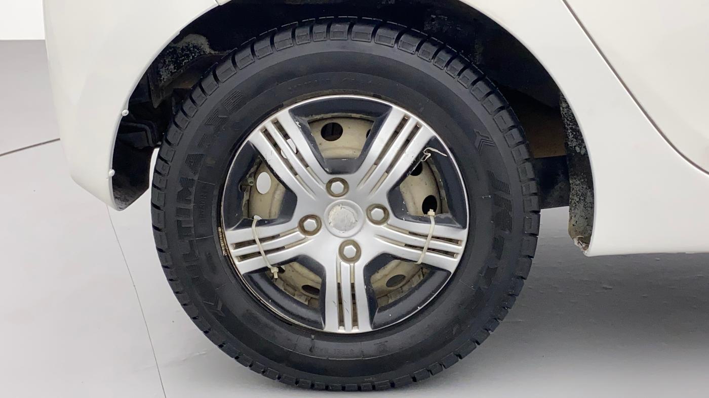 2013 Hyundai Eon ERA +, Petrol, Manual, 1,01,552 km, Right Rear Wheel