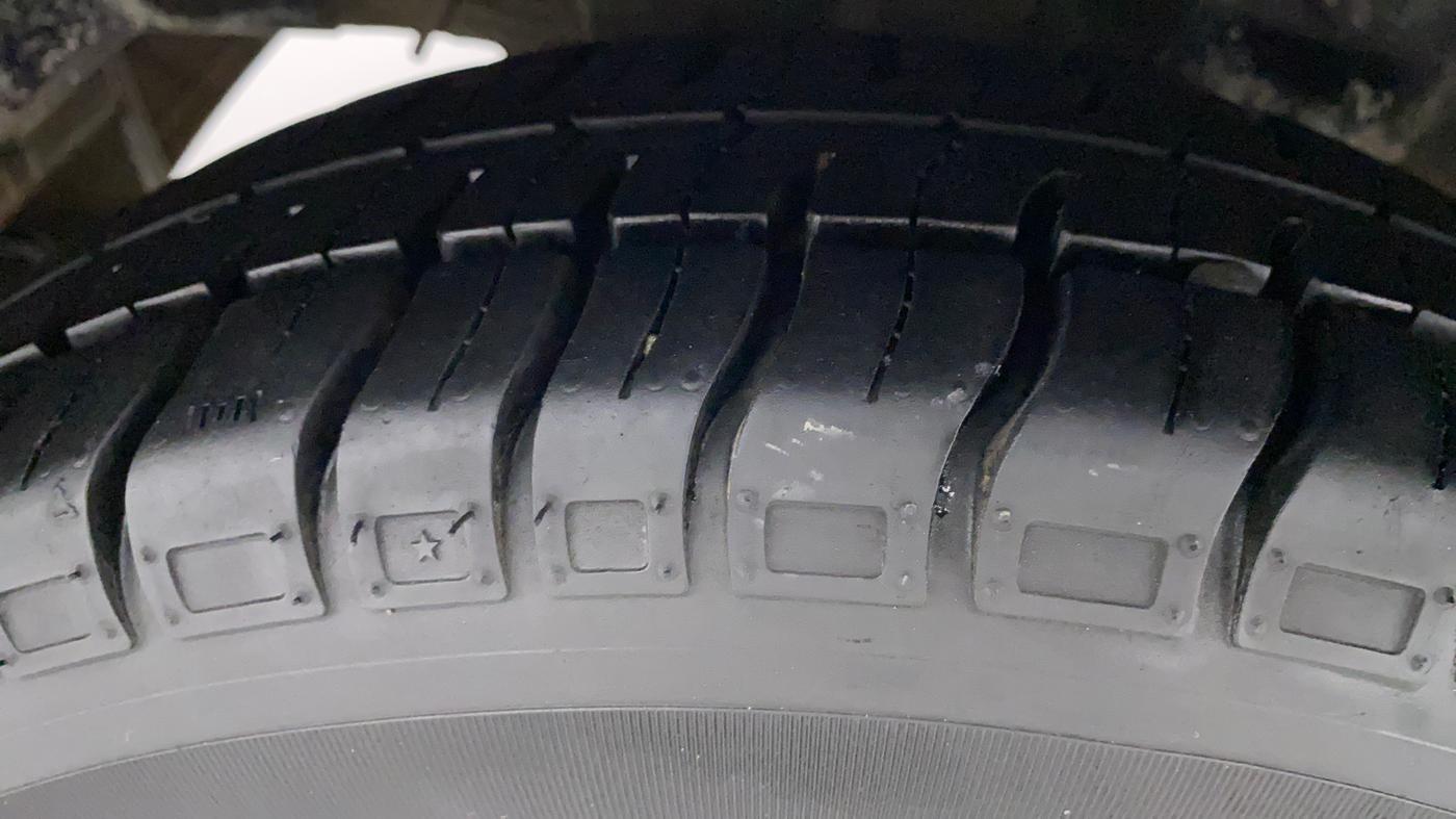 2013 Hyundai Eon ERA +, Petrol, Manual, 1,01,552 km, Right Rear Tyre Tread