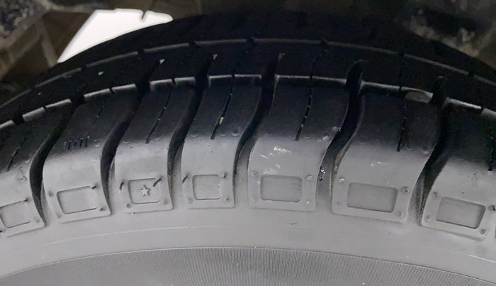 2013 Hyundai Eon ERA +, Petrol, Manual, 1,01,552 km, Right Rear Tyre Tread