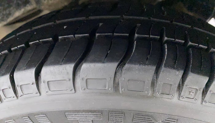 2013 Hyundai Eon ERA +, Petrol, Manual, 1,01,552 km, Left Rear Tyre Tread