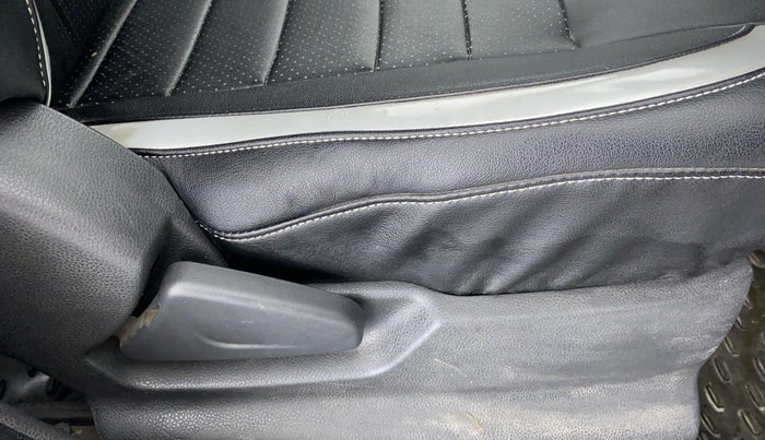 2016 Renault Kwid RXT, Petrol, Manual, Driver Side Adjustment Panel