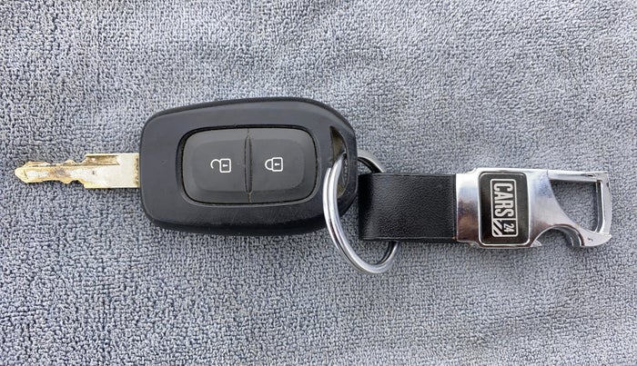 2016 Renault Kwid RXT, Petrol, Manual, Key Close Up