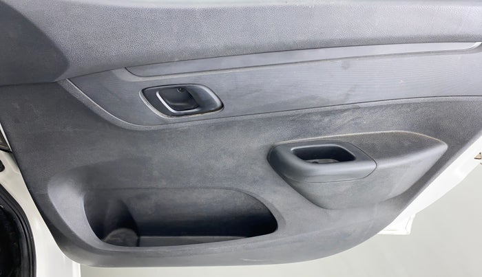 2016 Renault Kwid RXT, Petrol, Manual, Driver Side Door Panels Control