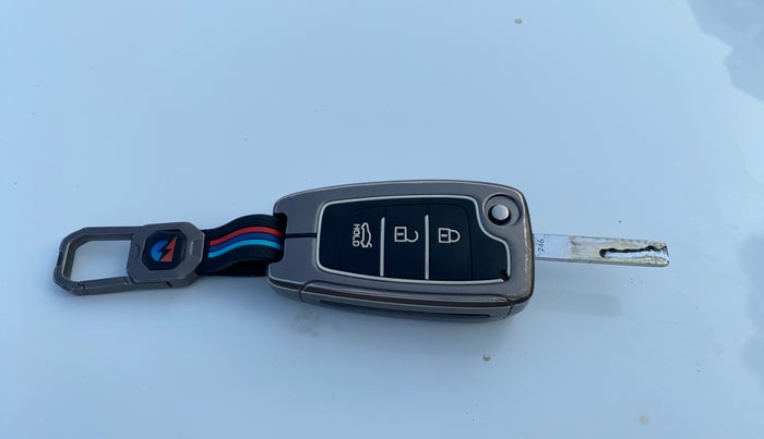 2018 Hyundai Verna 1.4 EX PETROL, Petrol, Manual, 1,09,063 km, Key Close Up