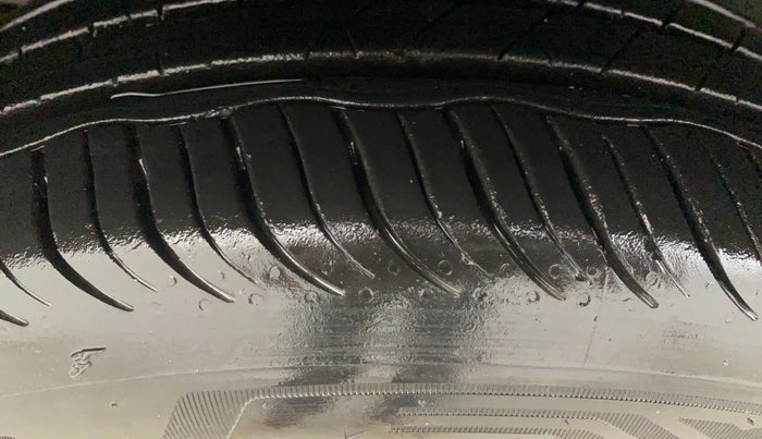 2016 Honda Jazz 1.2L I-VTEC SV, Petrol, Manual, 32,891 km, Right Rear Tyre Tread