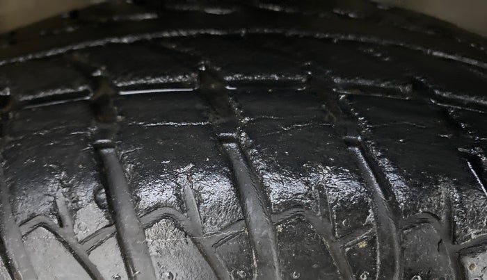 2010 Maruti Wagon R 1.0 LXI, Petrol, Manual, 27,970 km, Right Front Tyre Tread