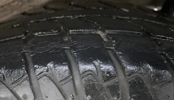2010 Maruti Wagon R 1.0 LXI, Petrol, Manual, 27,970 km, Left Rear Tyre Tread