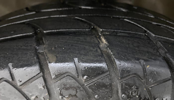 2010 Maruti Wagon R 1.0 LXI, Petrol, Manual, 27,970 km, Left Front Tyre Tread