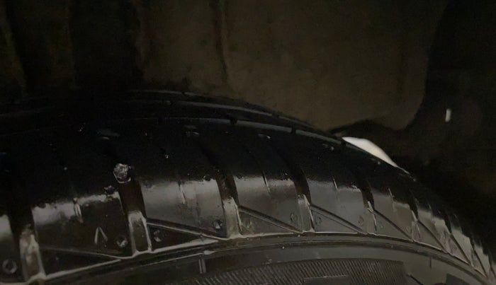 2024 Renault Kwid RXL(O) 1.0L, Petrol, Manual, 5,730 km, Left Rear Tyre Tread