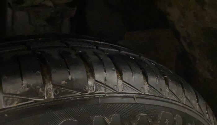 2024 Renault Kwid RXL(O) 1.0L, Petrol, Manual, 5,730 km, Left Front Tyre Tread