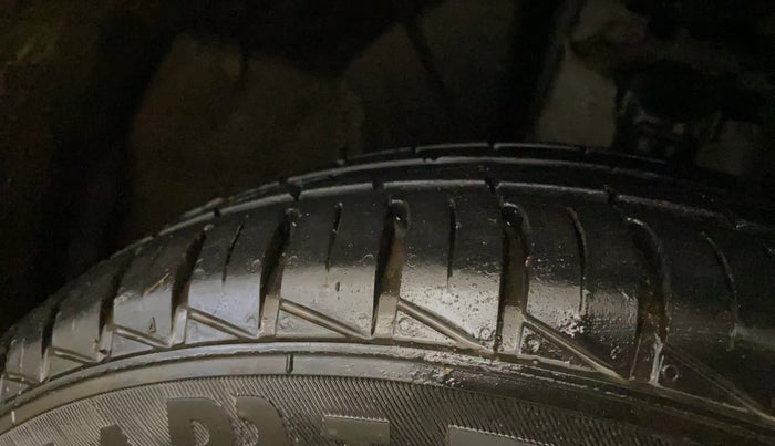 2024 Renault Kwid RXL(O) 1.0L, Petrol, Manual, 5,730 km, Right Front Tyre Tread