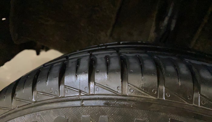 2024 Renault Kwid RXL(O) 1.0L, Petrol, Manual, 5,730 km, Right Rear Tyre Tread