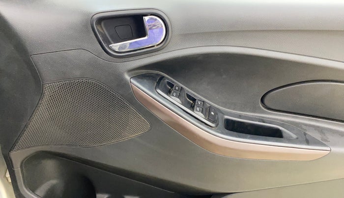 2019 Ford FREESTYLE TITANIUM 1.2 PETROL, Petrol, Manual, 76,498 km, Driver Side Door Panels Control