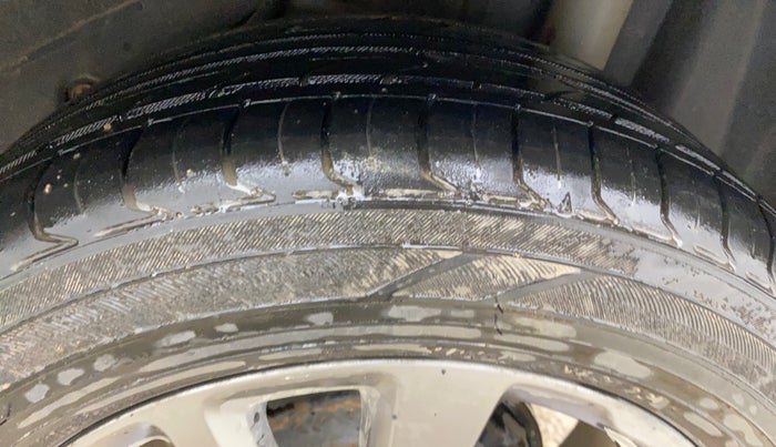 2019 Ford FREESTYLE TITANIUM 1.2 PETROL, Petrol, Manual, 76,498 km, Left Rear Tyre Tread